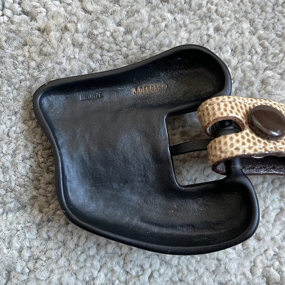 Beige Textured Women\'s Belt with Black Sculpted Buckle